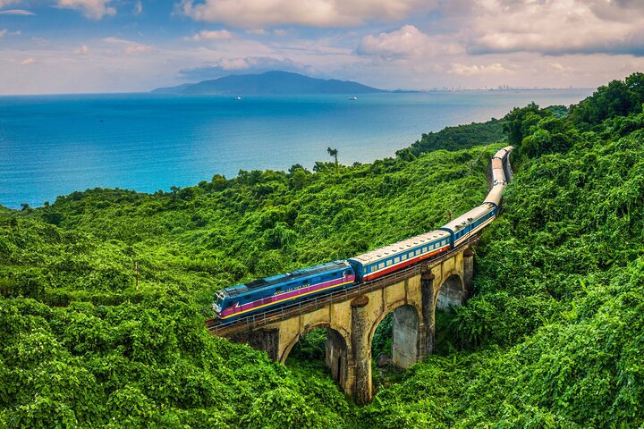 DA NANG: HUE DAY TRIP BY TRAIN BIA HAI VAN PASS