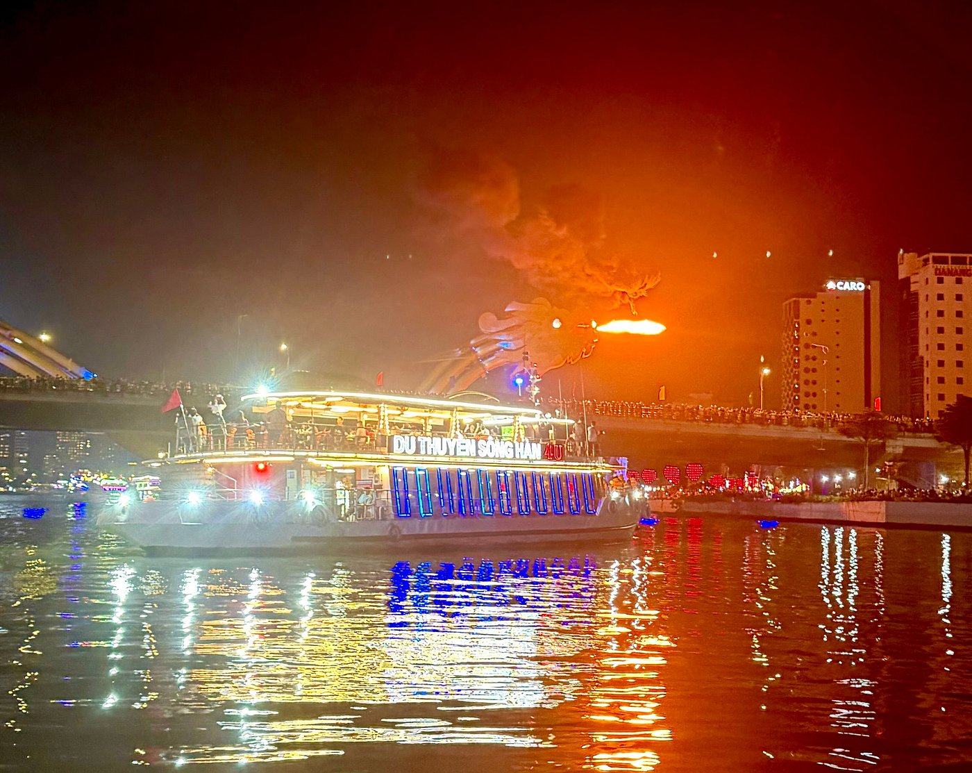 DA NANG NIGHT FOODIE TOUR & HAN RIVER CRUISE