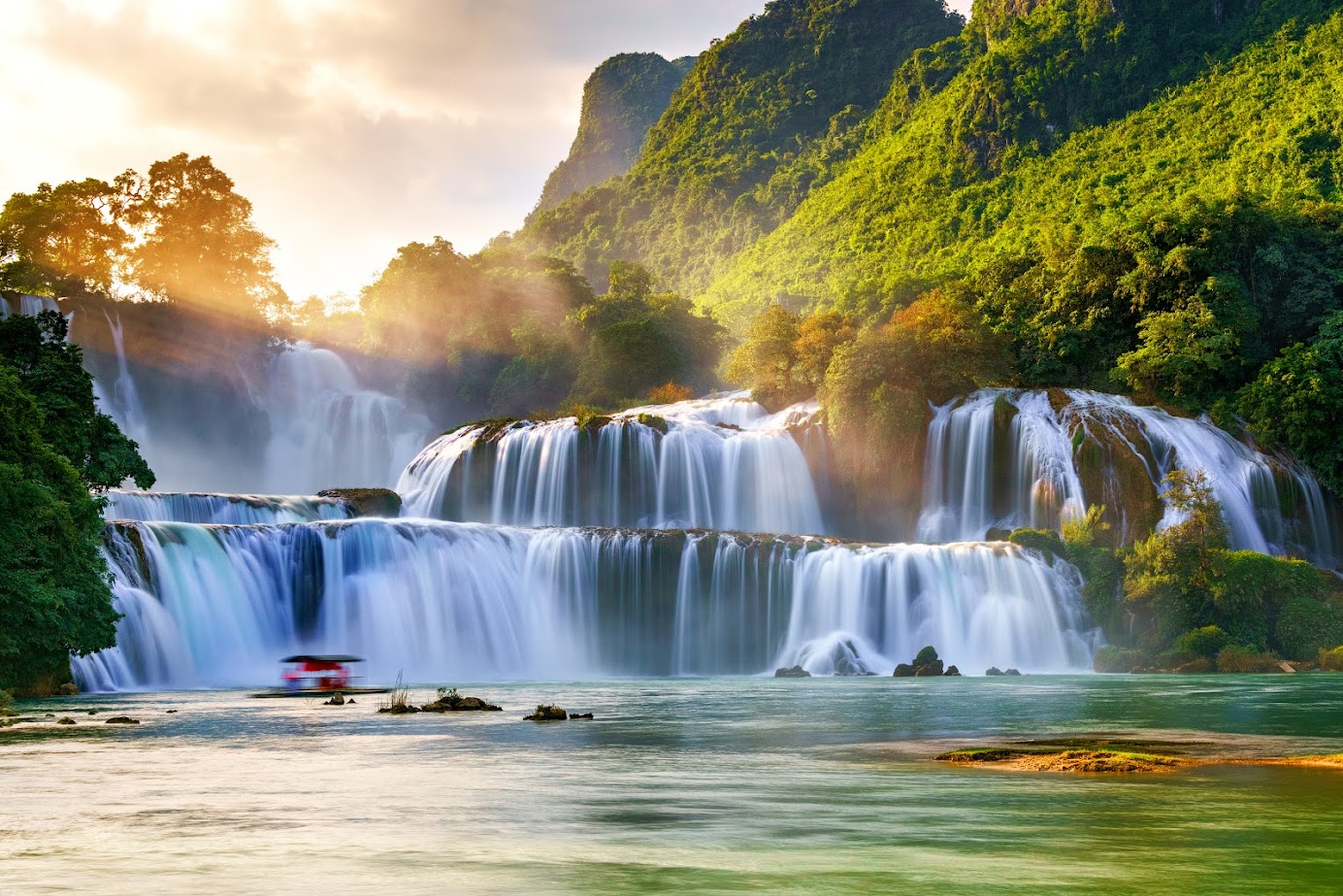 BAN GIOC WATERFALL: CAO BANG DISCOVERY JOURNEY