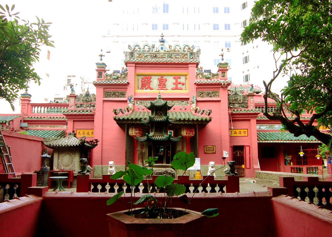 SAIGON IN 4 HOURS TOUR: CHECK-IN ICONIC LANDMARKS